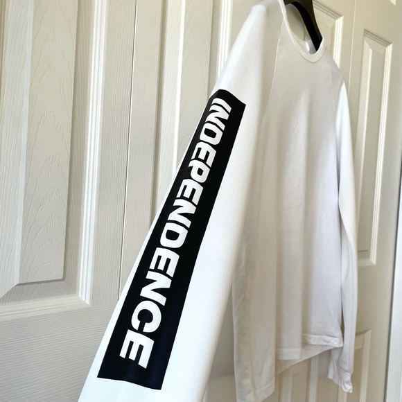 3/$30 Izzue HK Unisex Long White Tee - Picture 3 of 9